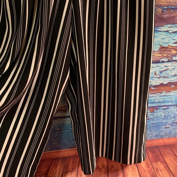 Le Chateau Striped Sleeveless Jumpsuit - Picture 7 of 10